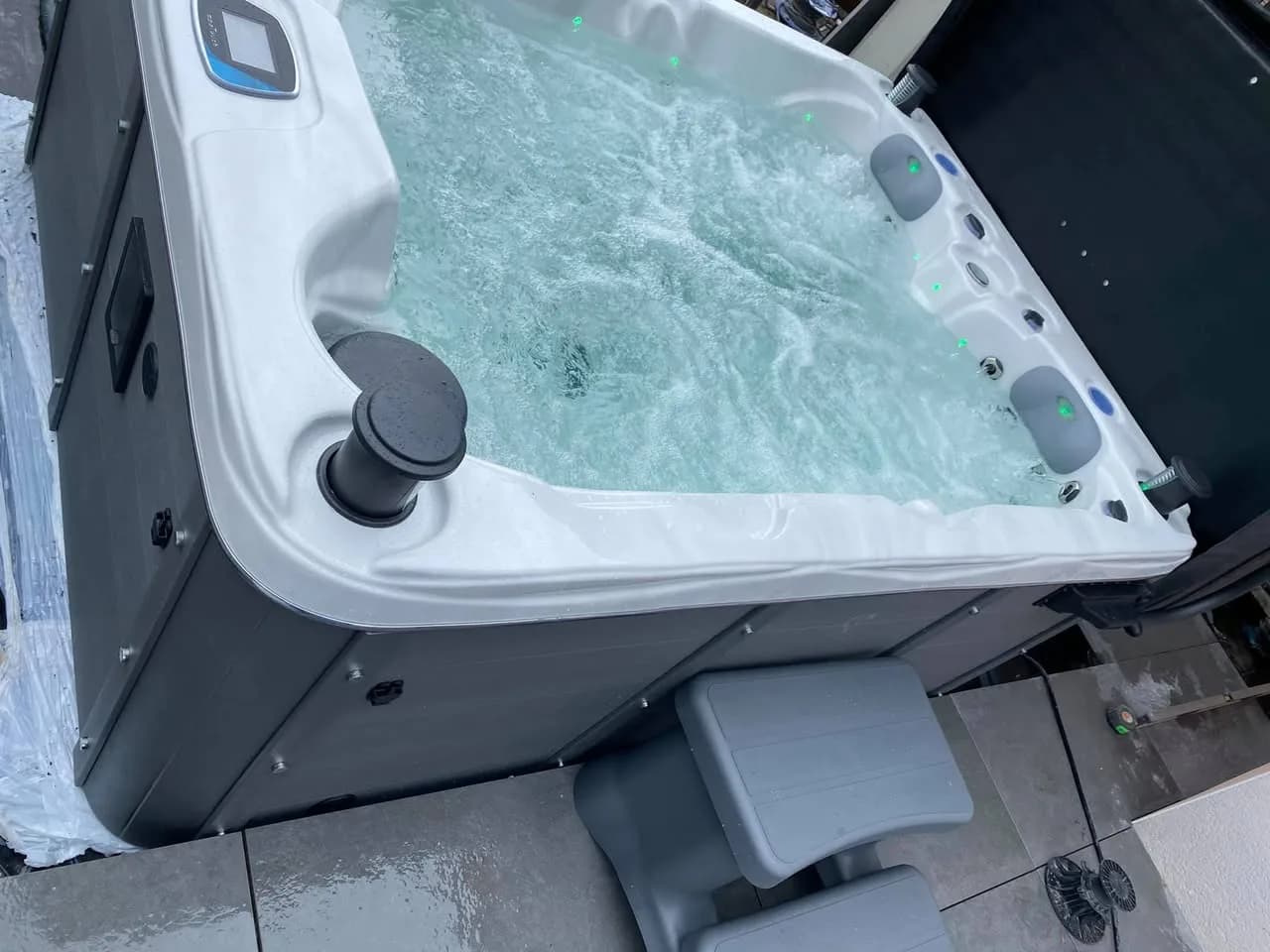 Installation d'un spa Montana Full option à Guebwiller, autre vue du chantier