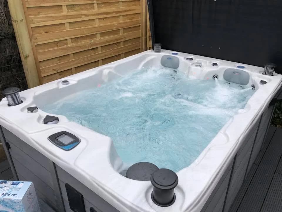 Installation d'un spa Montana Full option à Holtzheim, autre vue du chantier
