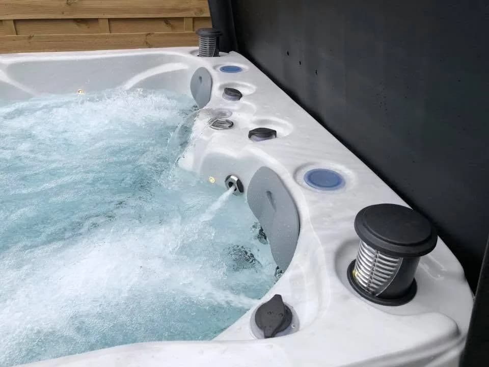 Installation d'un spa Montana Full option à Holtzheim, autre vue du chantier