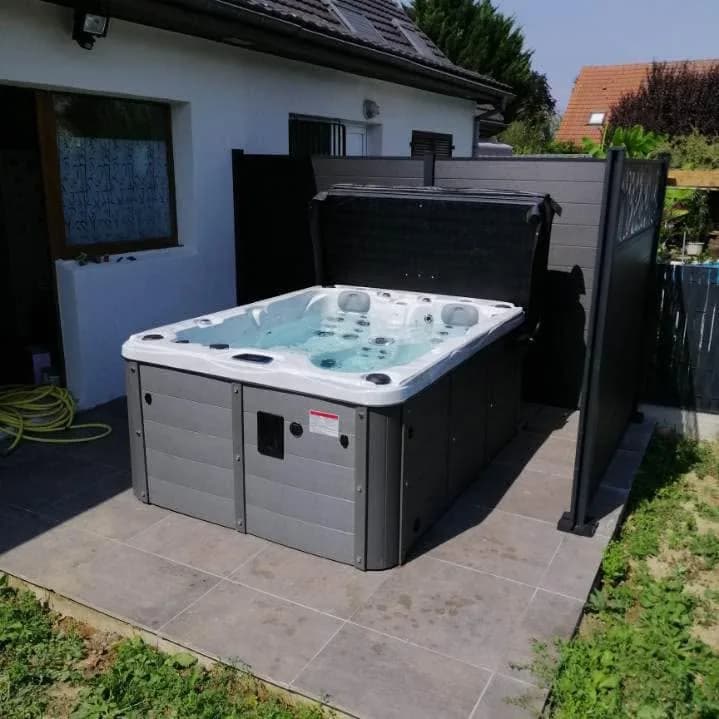 Installation d'un spa Montana Full option à Kingersheim, autre vue du chantier