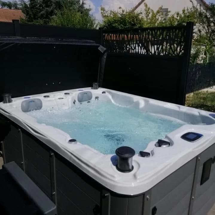 Installation d'un spa Montana Full option à Kingersheim, autre vue du chantier