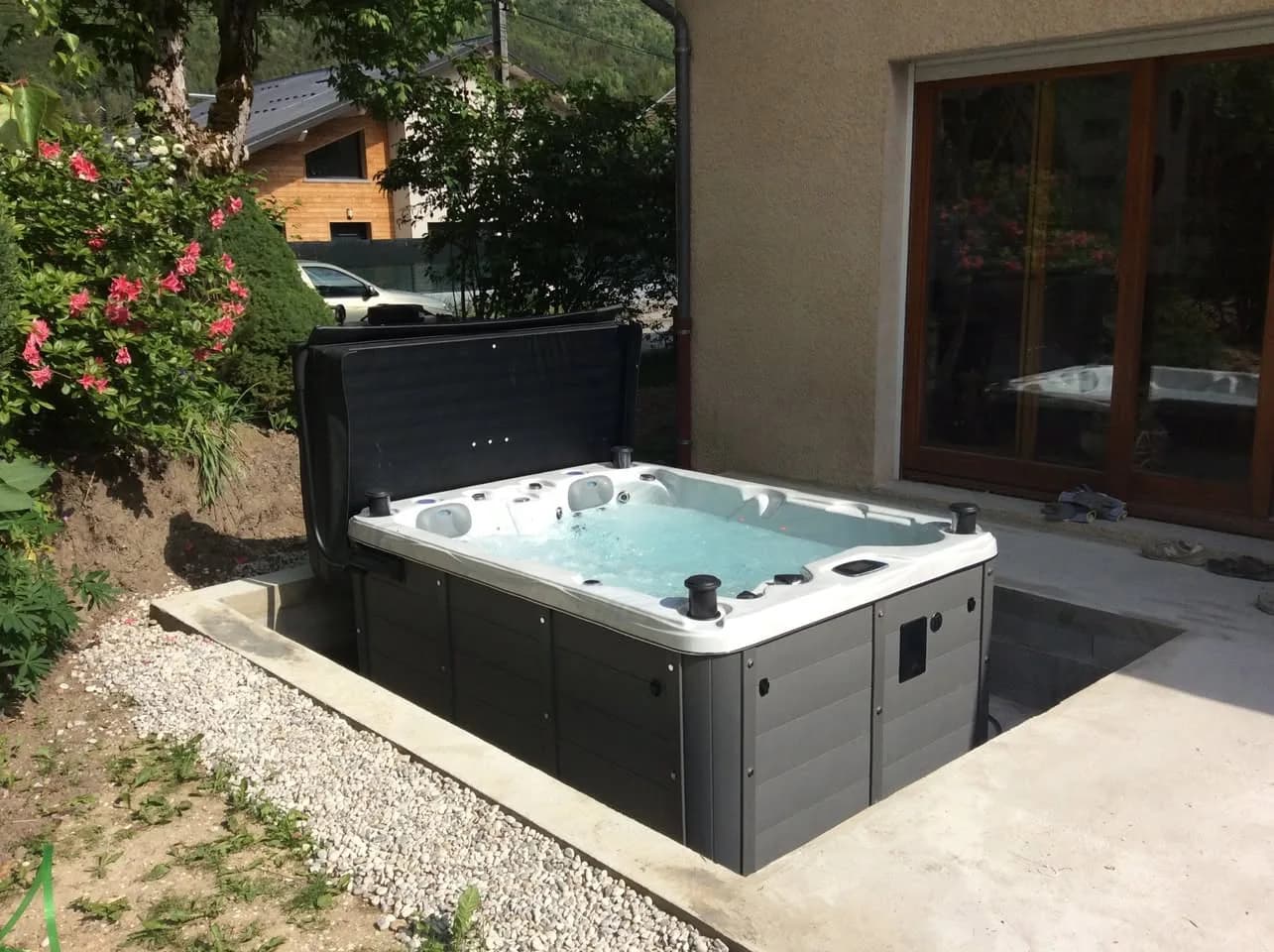 Installation d'un spa Montana Full option à Lans-en-Vercors, autre vue du chantier