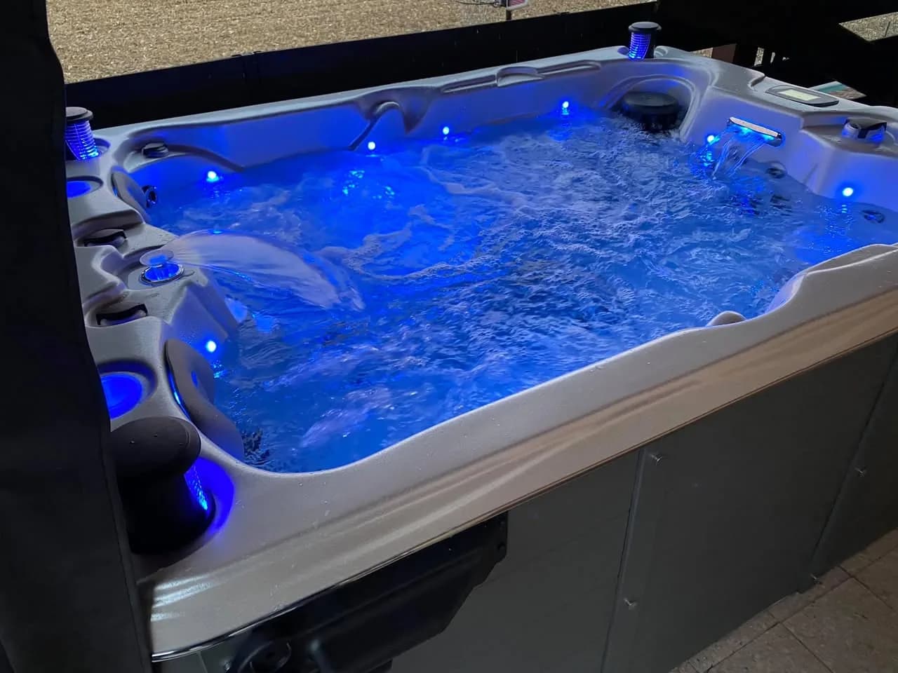 Installation d'un spa Montana Full option à Molsheim, autre vue du chantier