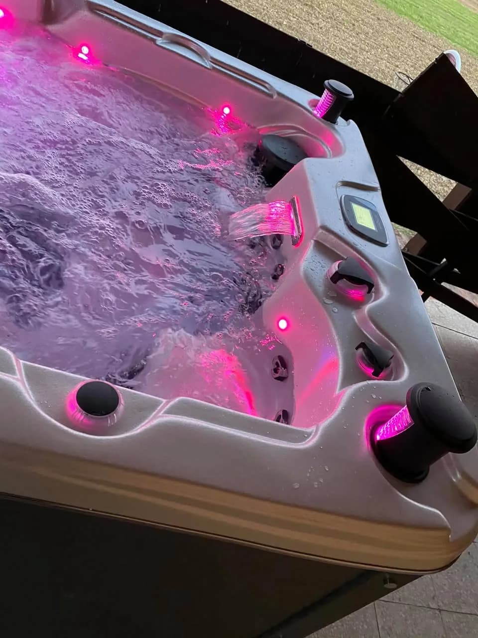 Installation d'un spa Montana Full option à Molsheim, autre vue du chantier