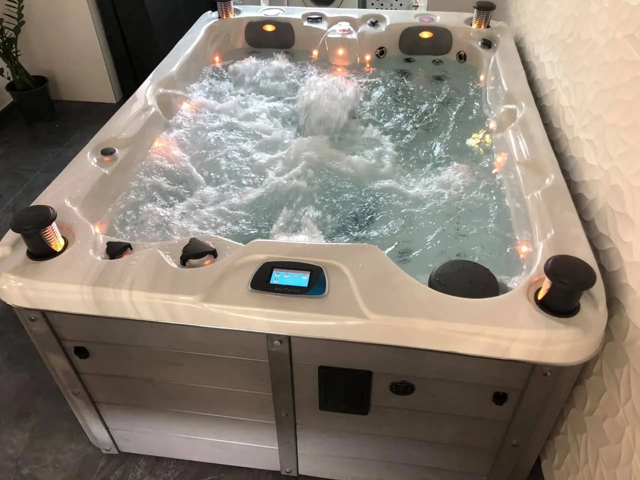 Installation d'un spa Montana Full option à Munchhouse, en intérieur dans une pièce aménagée