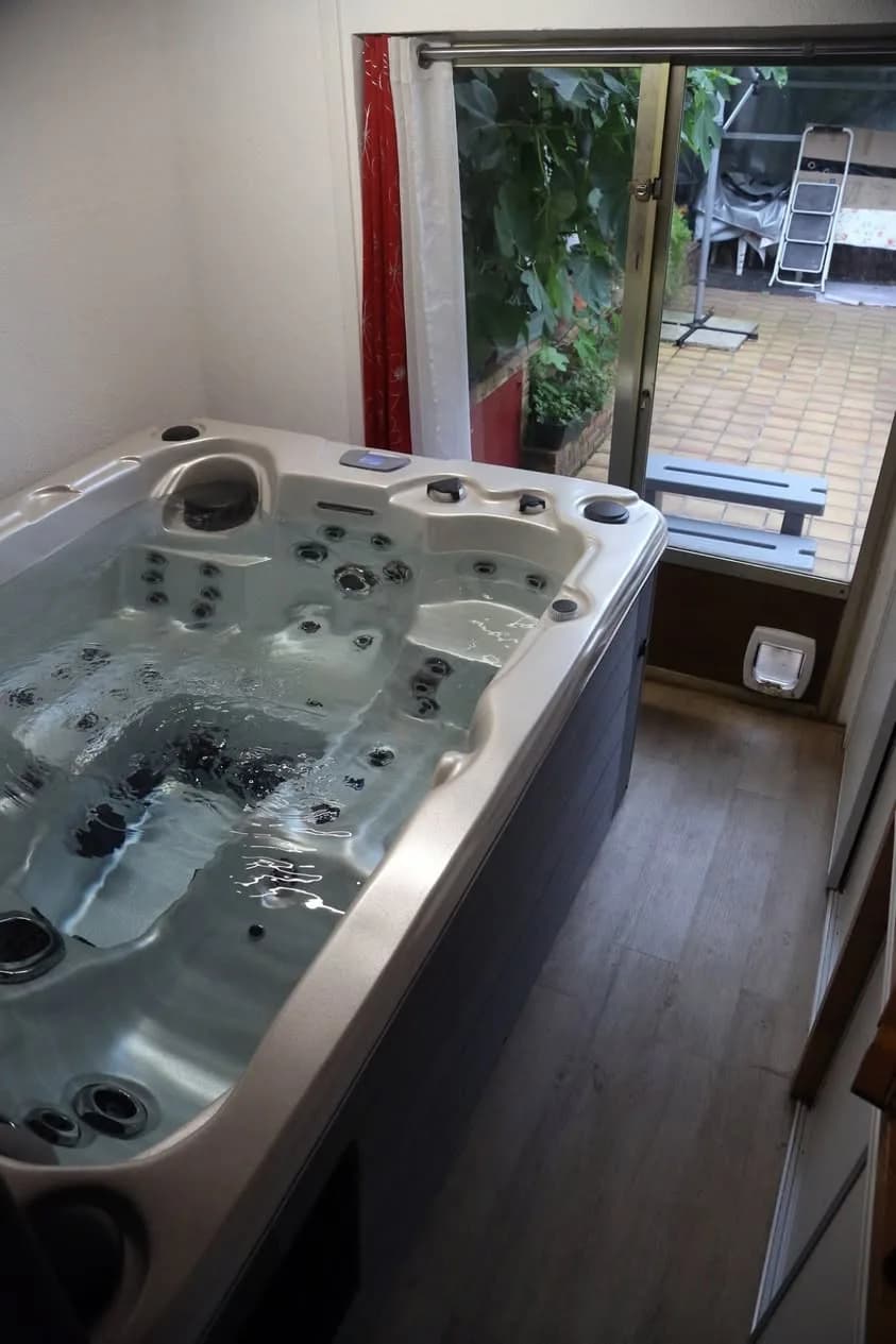 Installation d'un spa Montana Full option à Paris, autre vue du chantier