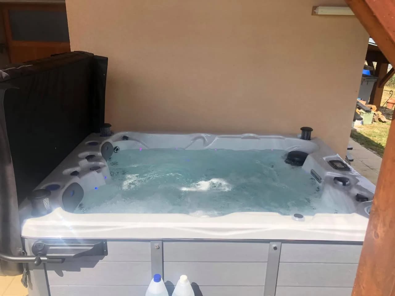 Installation d'un spa Montana Full option à Pouligney-Lusans, autre vue du chantier