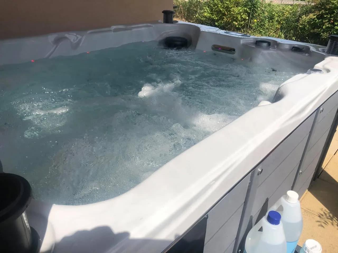 Installation d'un spa Montana Full option à Pouligney-Lusans, autre vue du chantier