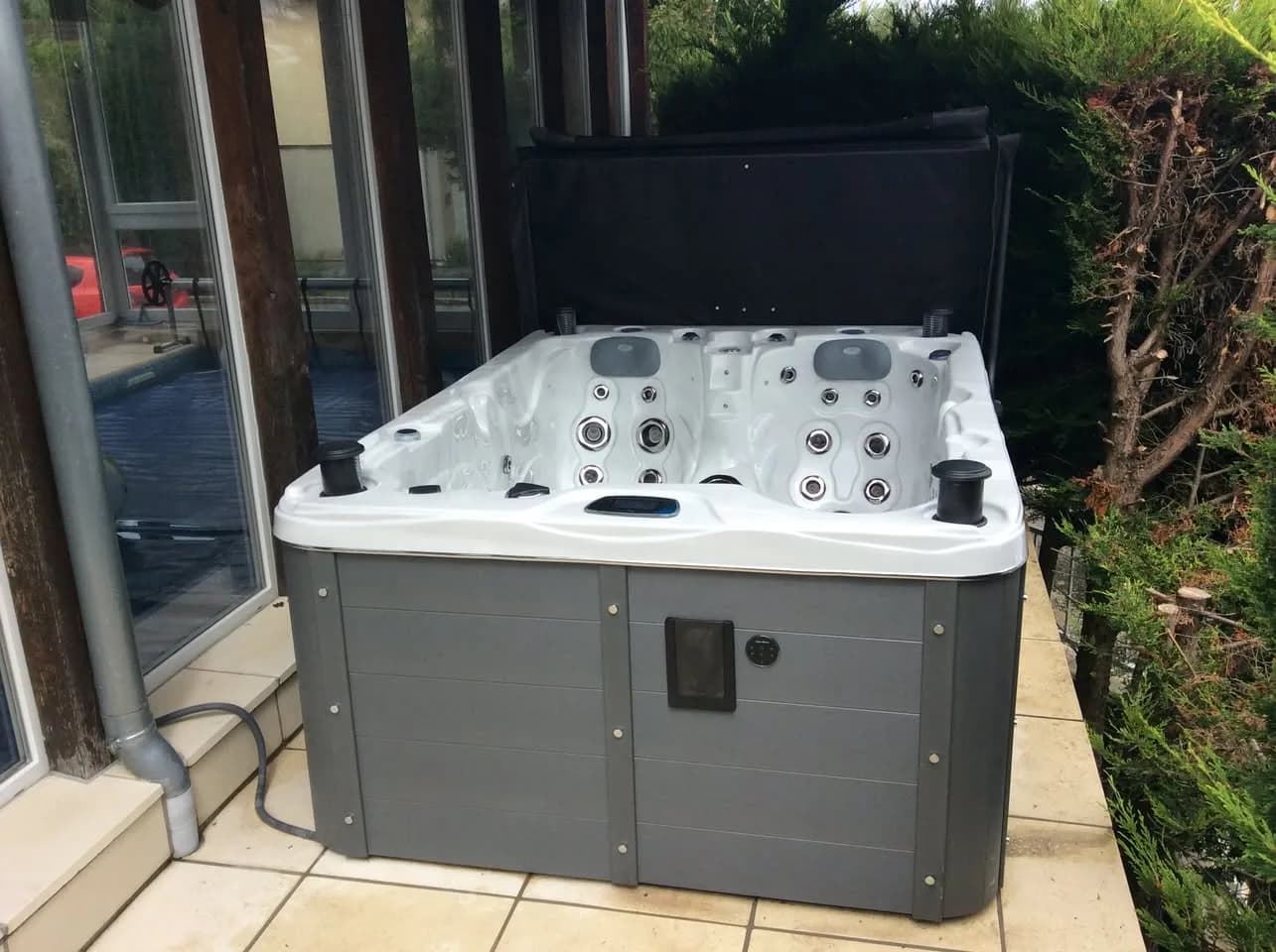 Installation d'un spa Montana Full option à Saint-Clément, autre vue du chantier