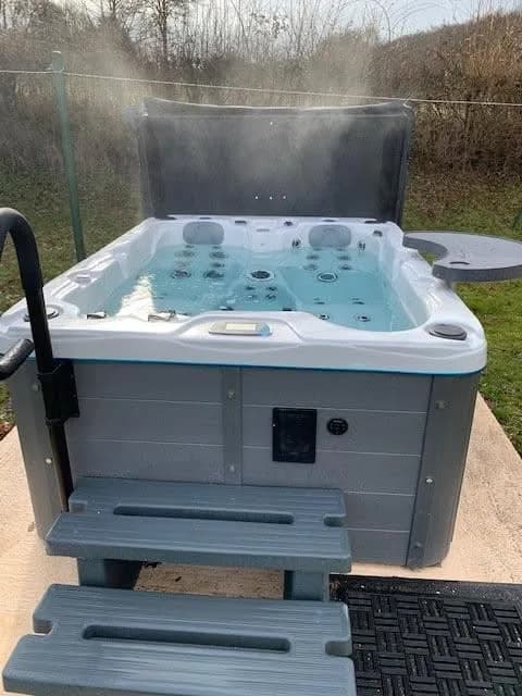 Installation d'un spa Montana Full option à Saisy, autre vue du chantier