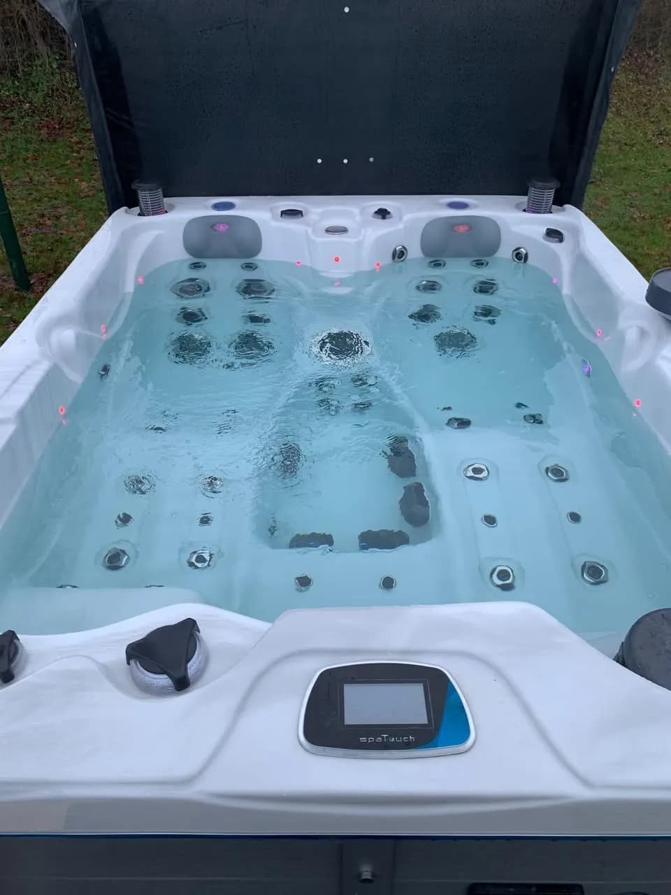 Installation d'un spa Montana Full option à Saisy, autre vue du chantier