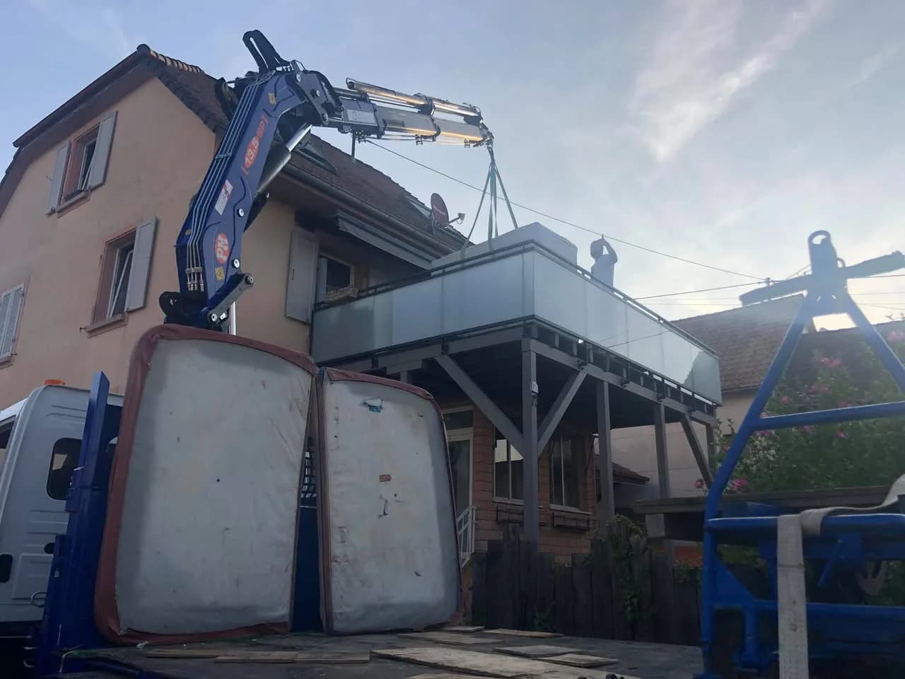 Installation d'un spa Montana Full option, autre vue du chantier