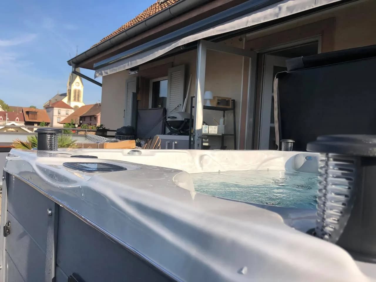 Installation d'un spa Montana Full option, autre vue du chantier