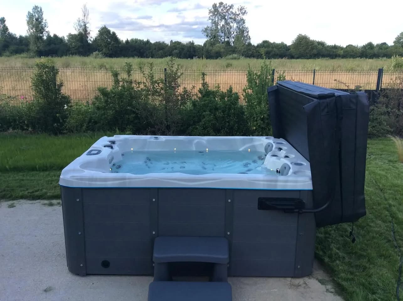Installation d'un spa Montana à Levernois, autre vue du chantier