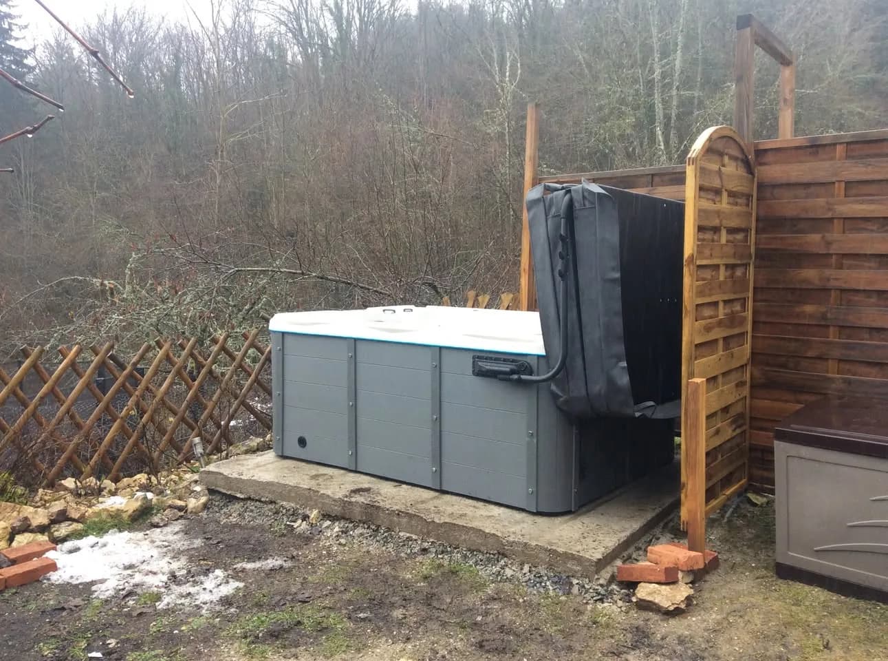 Installation d'un spa Montana à Ordonnaz, autre vue du chantier