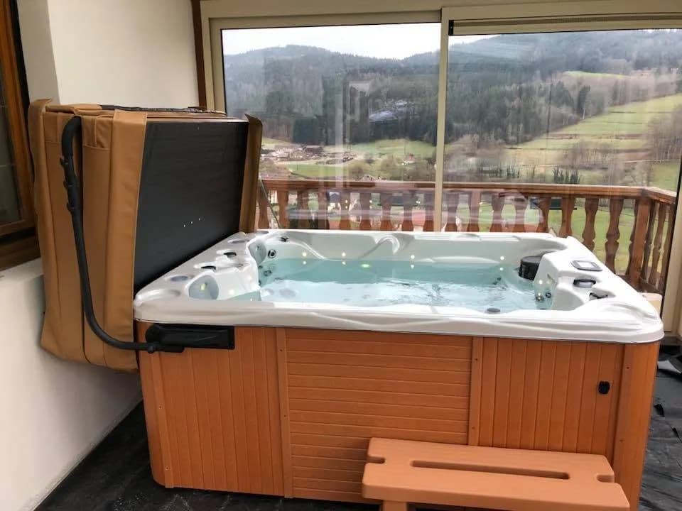 Installation d'un spa Montana à Rehaupal, dans une véranda avec vue sur la vallée
