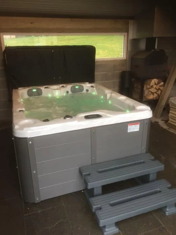 Installation d'un spa Montana à Saint-Dié-des-Vosges, autre vue du chantier