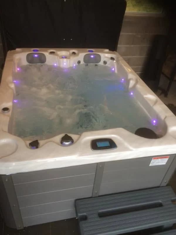 Installation d'un spa Montana à Saint-Dié-des-Vosges, autre vue du chantier