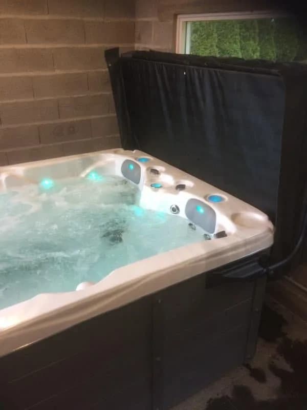 Installation d'un spa Montana à Saint-Dié-des-Vosges, autre vue du chantier