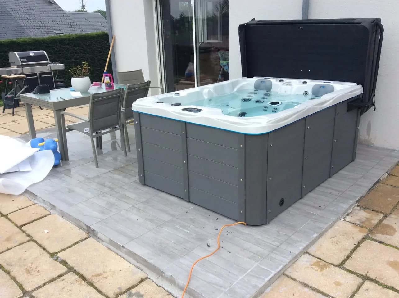 Installation d'un spa Montana à Saint-Lô, autre vue du chantier