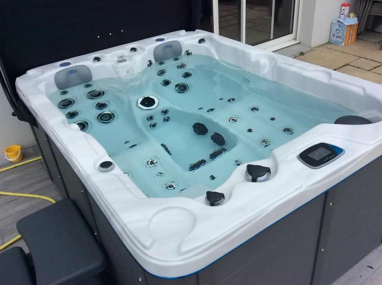 Installation d'un spa Montana à Saint-Lô, autre vue du chantier
