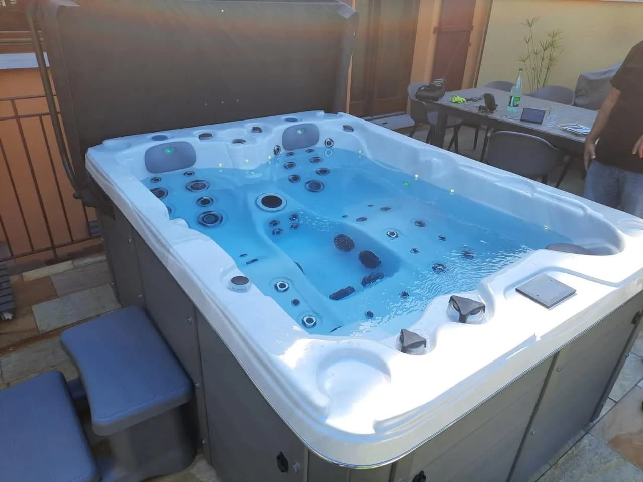 Installation d'un spa Montana à Saint-Louis, autre vue du chantier