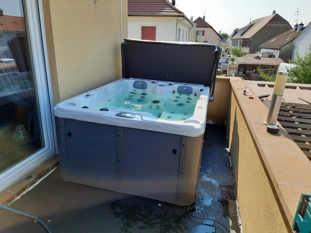 Installation d'un spa Montana à Thann, autre vue du chantier