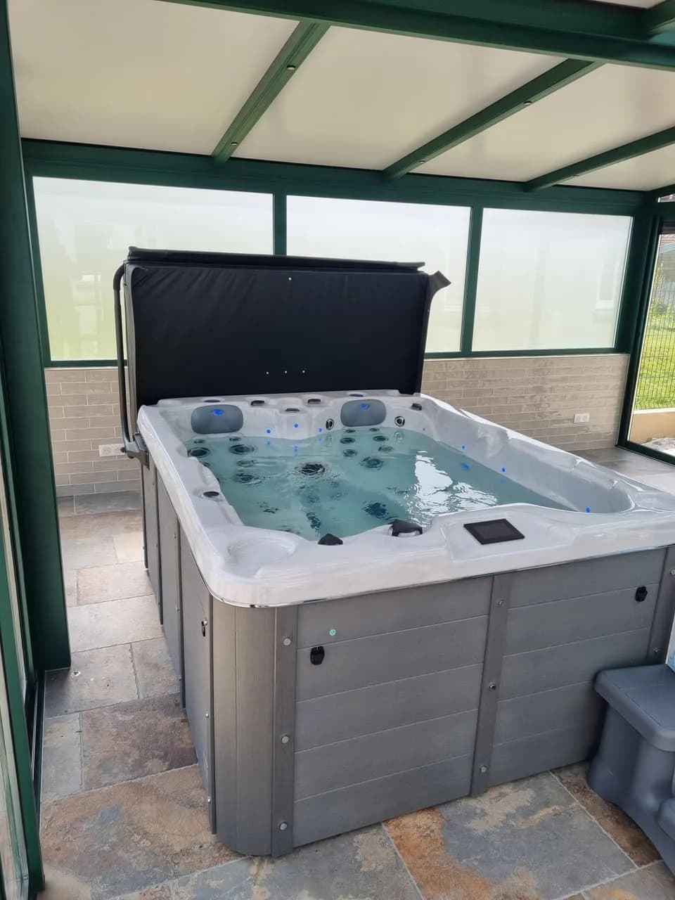 Installation d'un spa Montana à Virecourt, autre vue du chantier