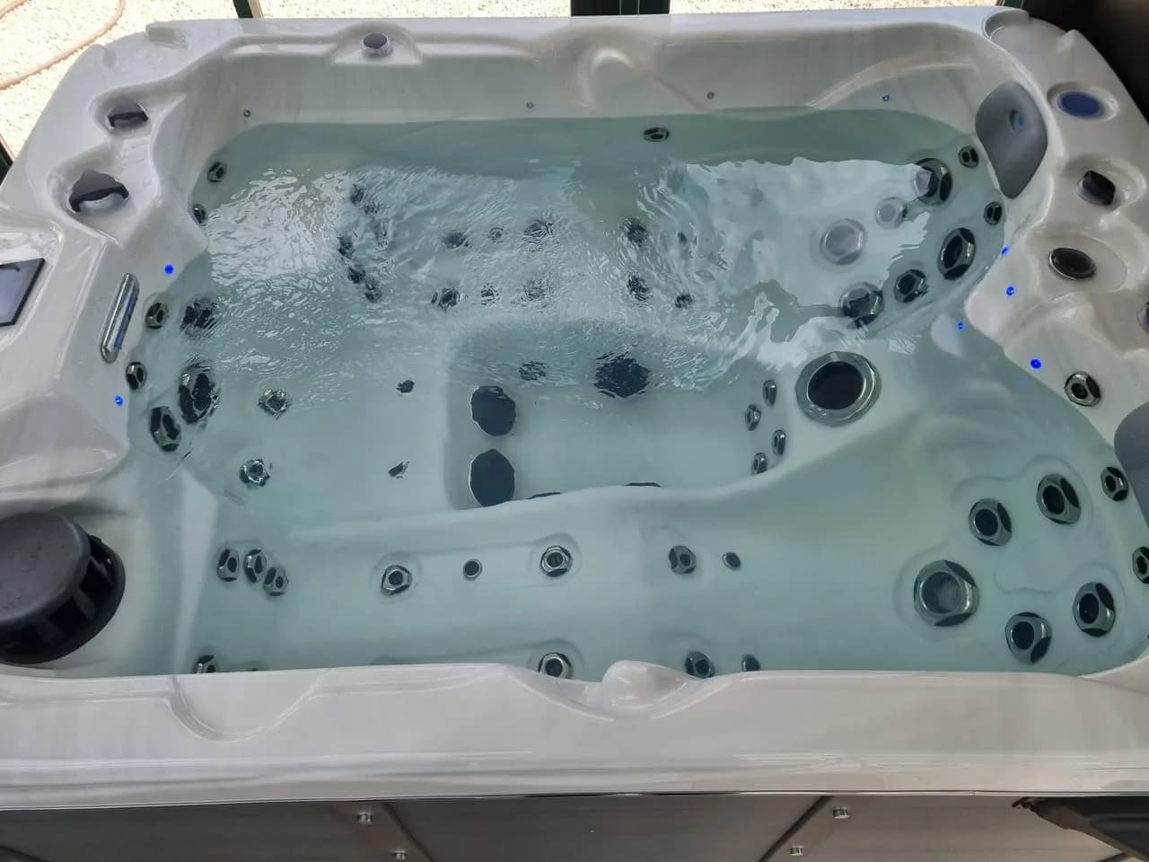 Installation d'un spa Montana à Virecourt, autre vue du chantier