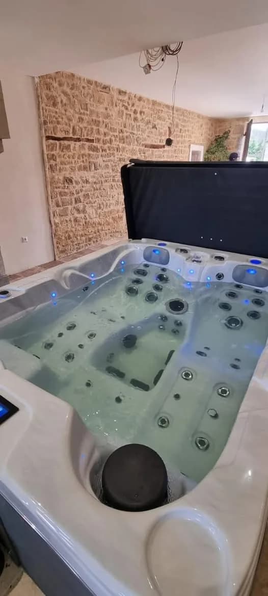 Installation d'un spa Montana à Vy-lès-Lure, autre vue du chantier