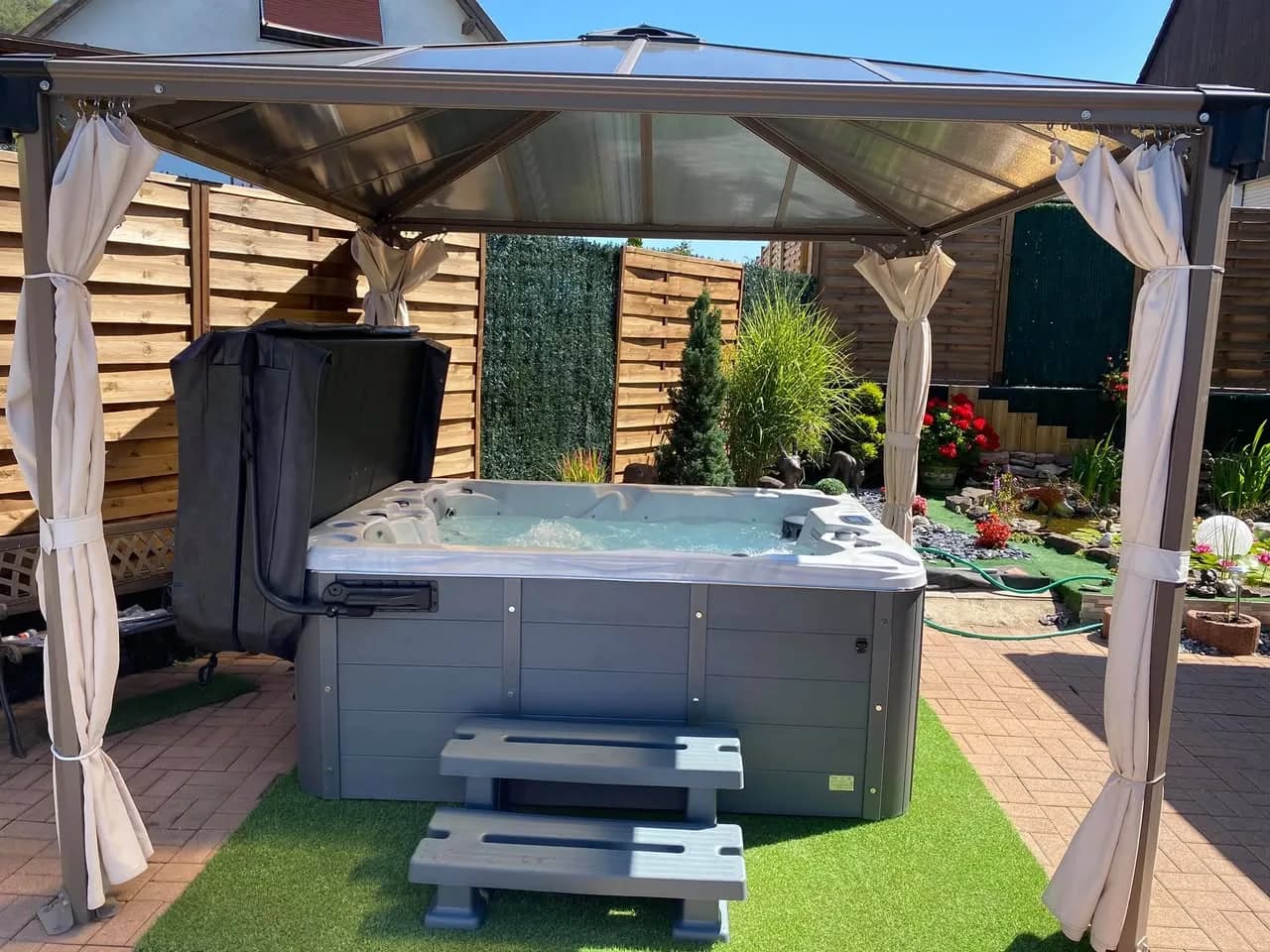 Installation d'un spa Montana, autre vue du chantier