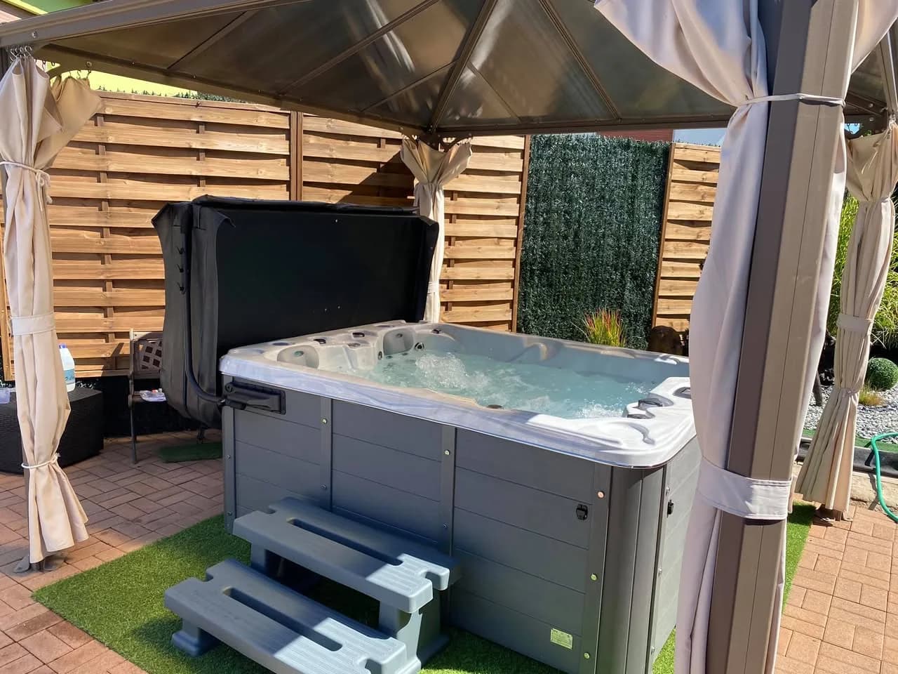 Installation d'un spa Montana, autre vue du chantier