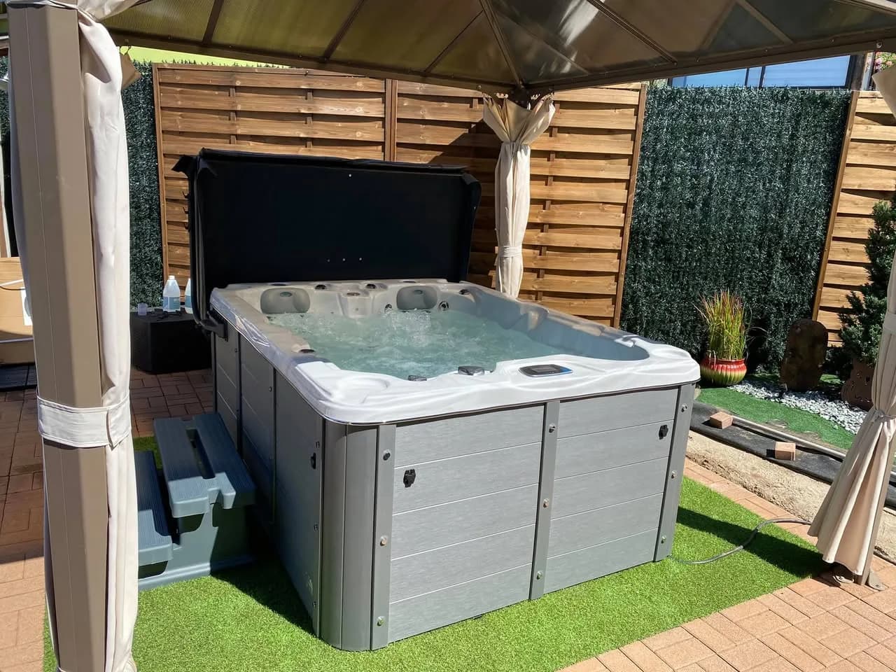 Installation d'un spa Montana, autre vue du chantier