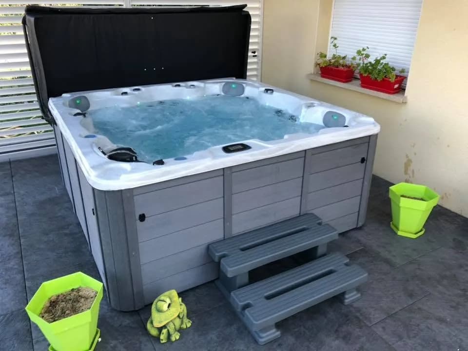 Installation d'un spa Montréal à Angeot, autre vue du chantier