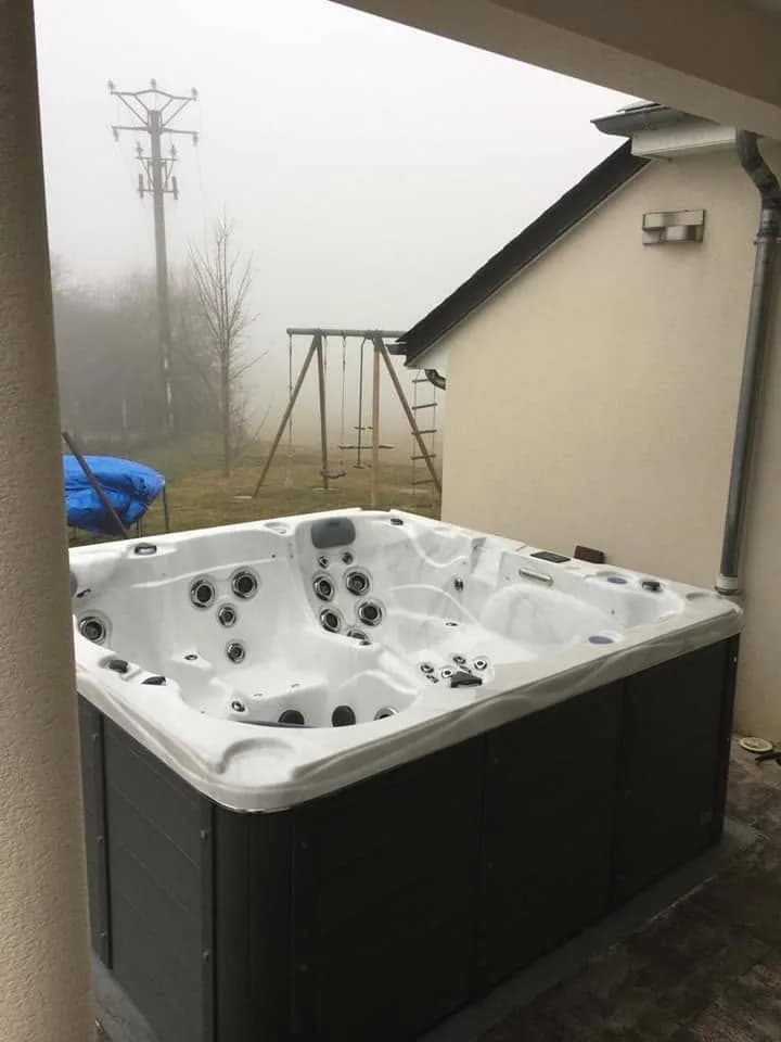 Installation d'un spa Montréal à Baraqueville, autre vue du chantier