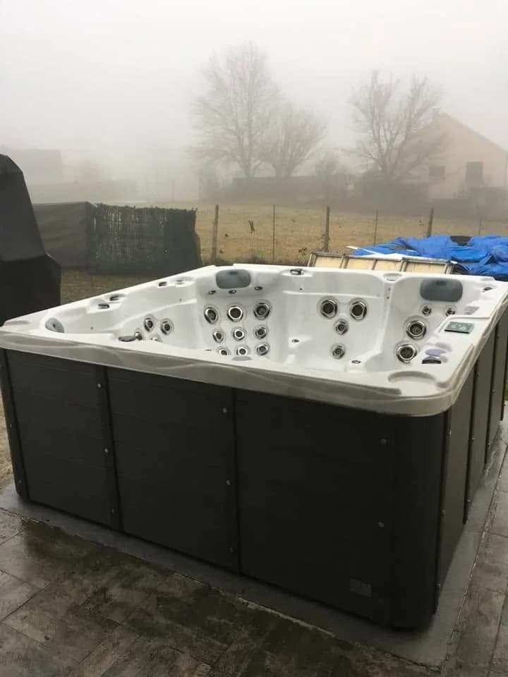 Installation d'un spa Montréal à Baraqueville, autre vue du chantier