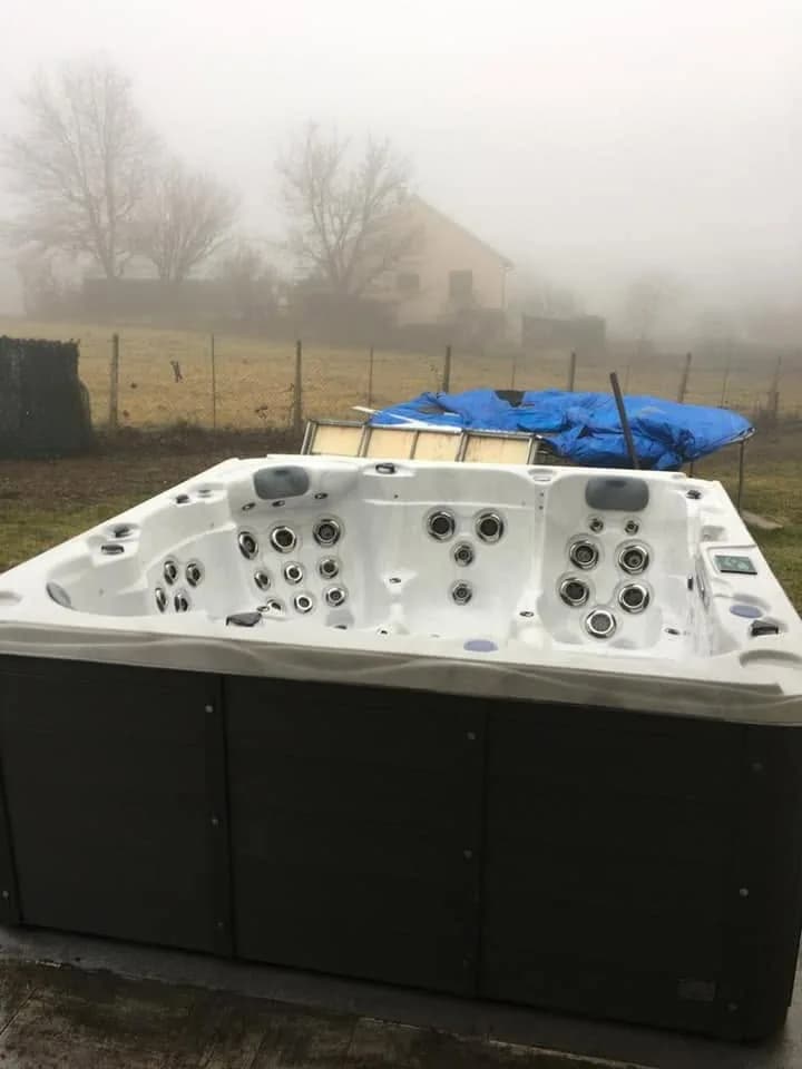 Installation d'un spa Montréal à Baraqueville, autre vue du chantier