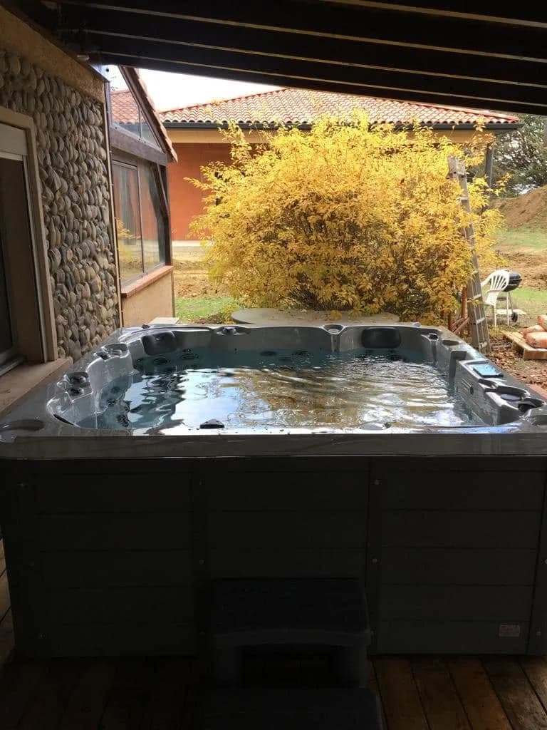 Installation d'un spa Montréal à Bourg-Argental, autre vue du chantier