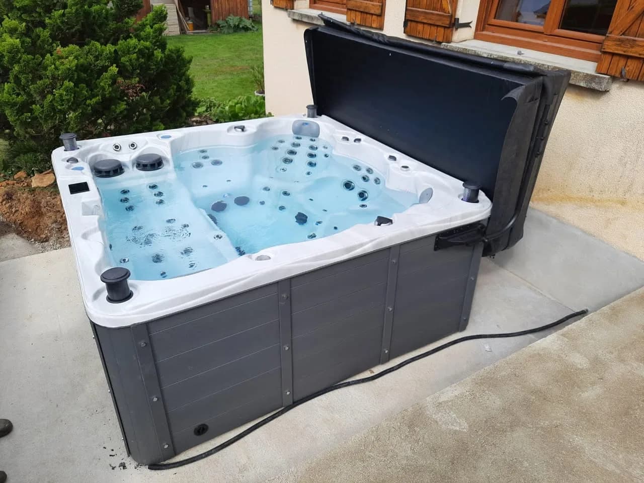 Installation d'un spa Montréal Full option à Bavans, autre vue du chantier