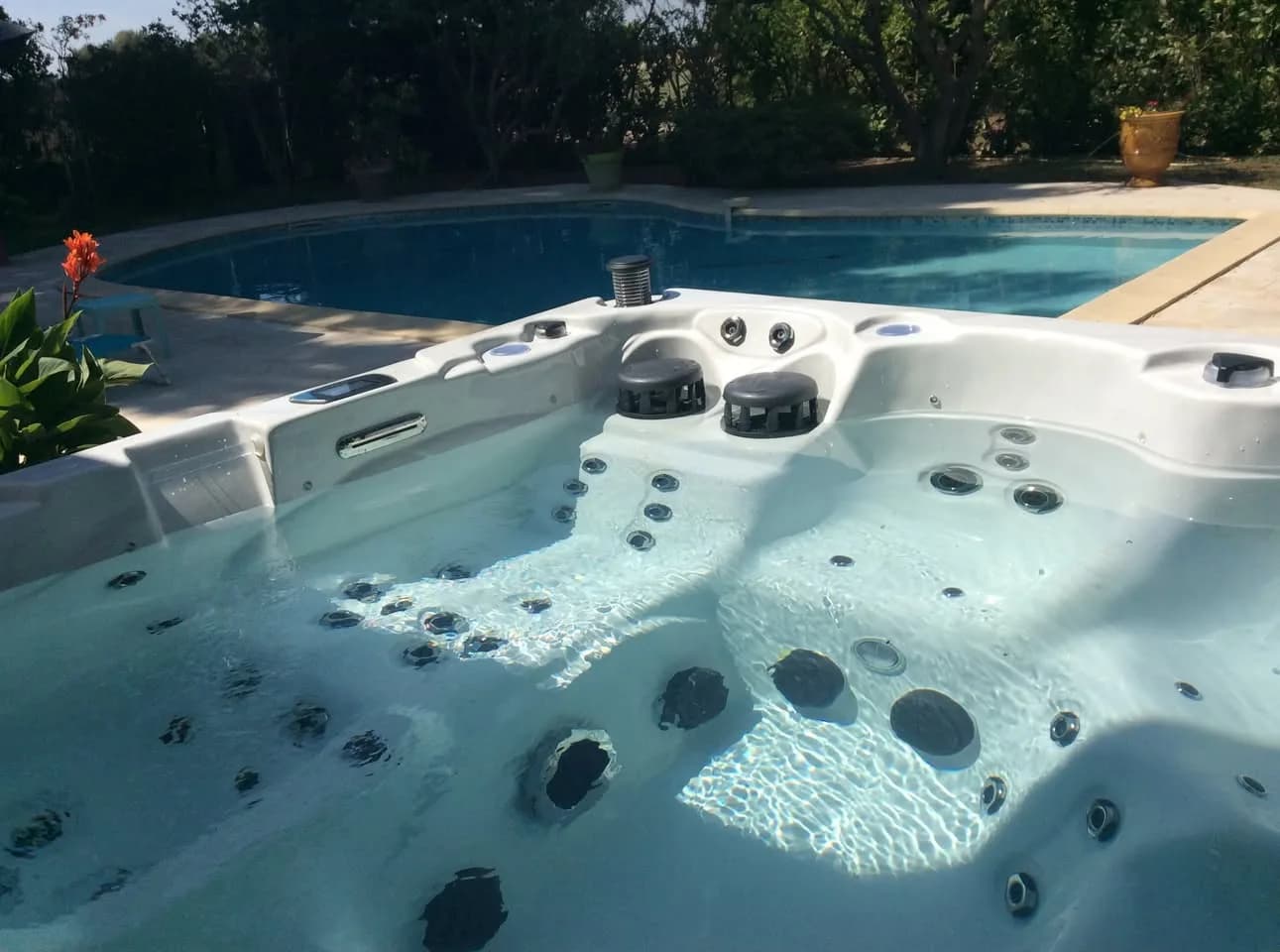 Installation d'un spa Montréal Full option à Beauvoisin, autre vue du chantier