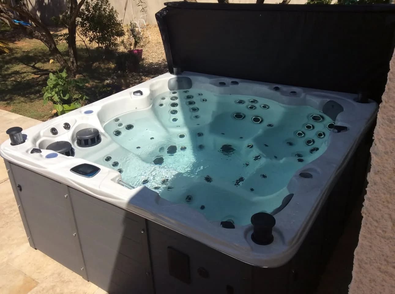 Installation d'un spa Montréal Full option à Beauvoisin, autre vue du chantier