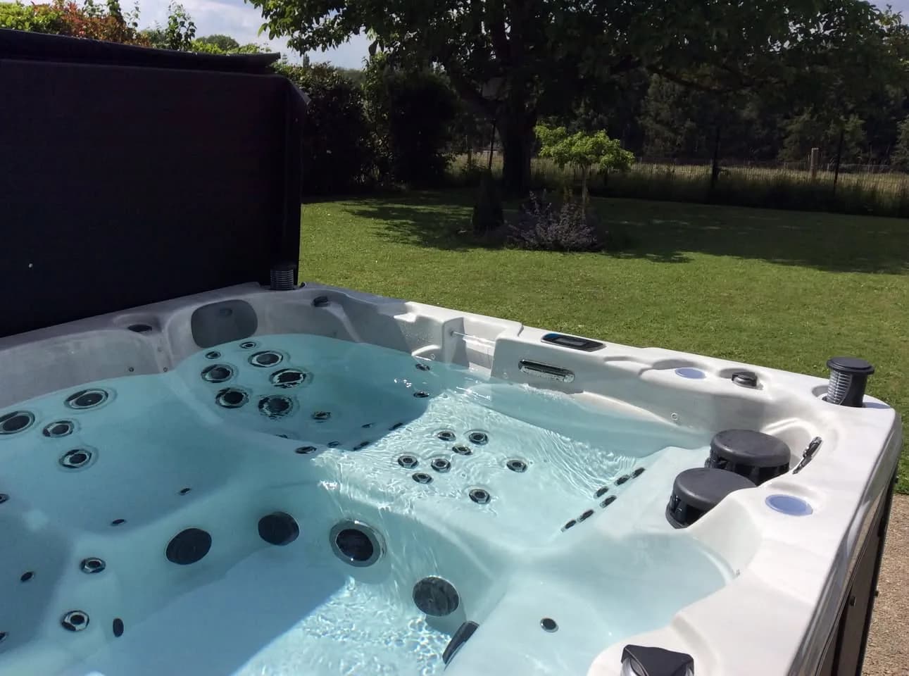 Installation d'un spa Montréal Full option à Bullion, autre vue du chantier