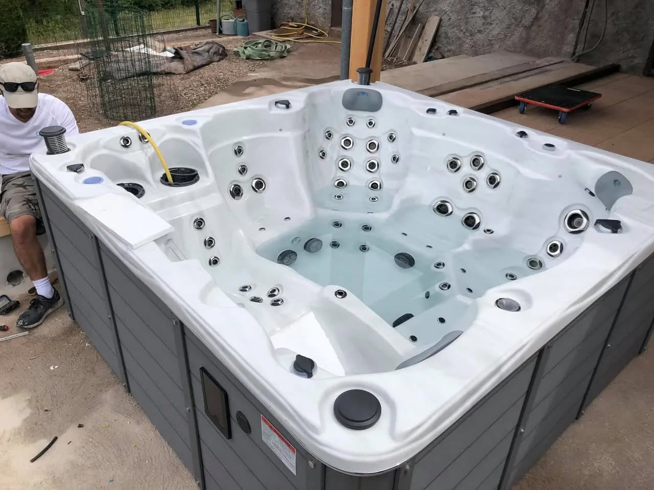 Installation d'un spa Montréal Full option en Haute-Saône, autre vue du chantier