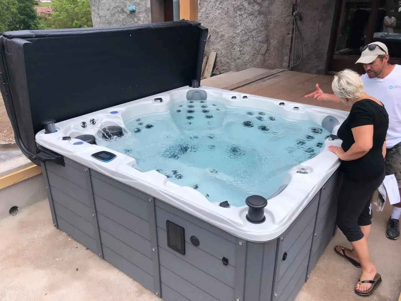 Installation d'un spa Montréal Full option en Haute-Saône, autre vue du chantier