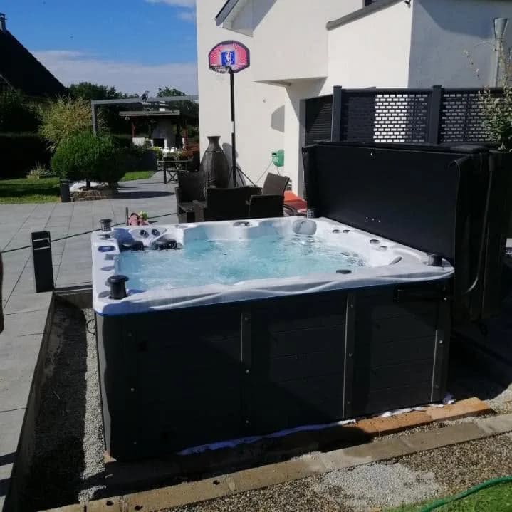 Installation d'un spa Montréal Full option à Kembs, autre vue du chantier