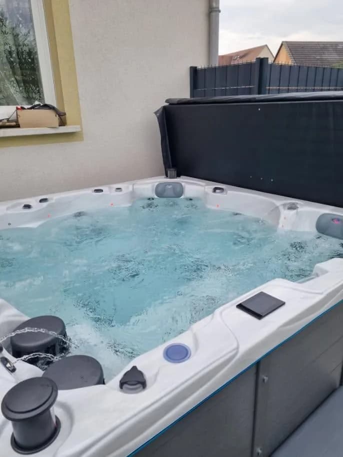 Installation d'un spa Montréal Full option à Kingersheim, autre vue du chantier