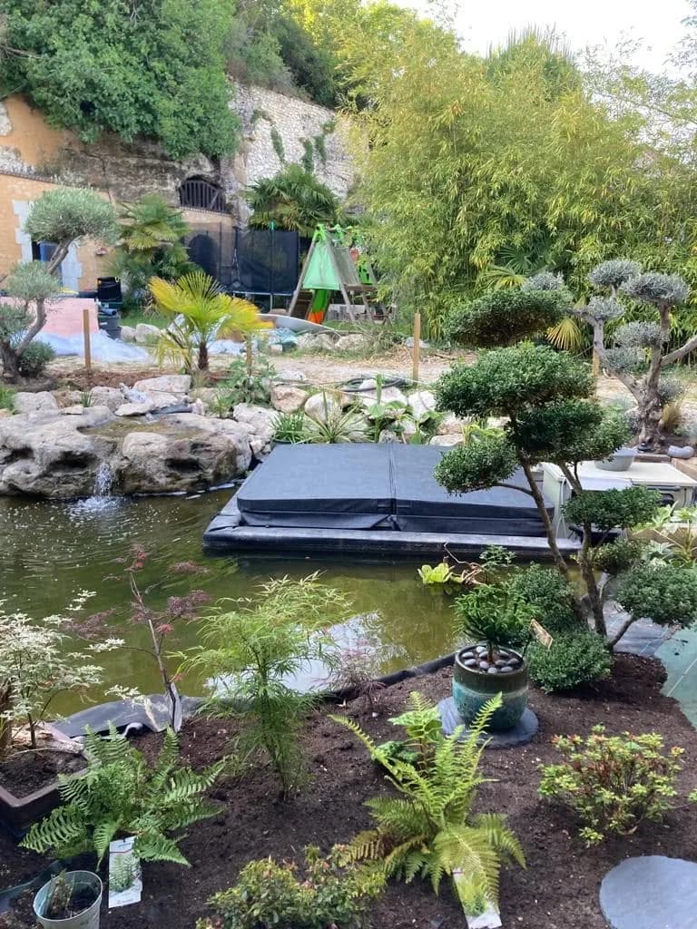 Installation d'un spa Montréal Full option à Naveil, autre vue du chantier