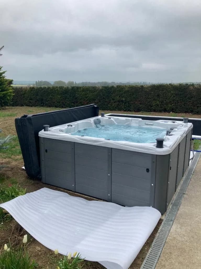 Installation d'un spa Montréal Full option à Neauphle-le-Château, autre vue du chantier
