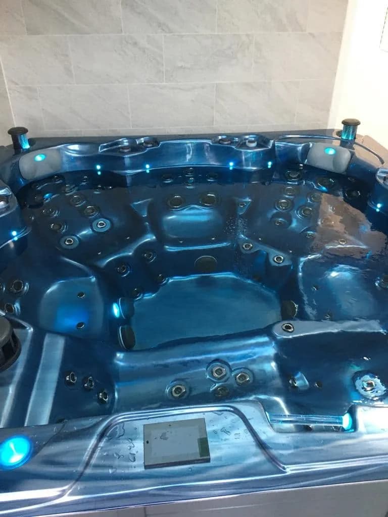 Installation d'un spa Montréal Full option à Osny, autre vue du chantier