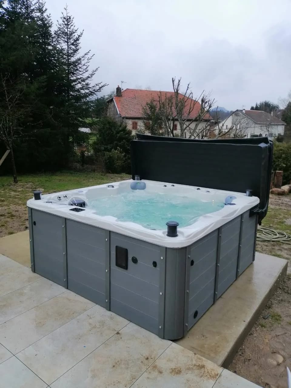 Installation d'un spa Montréal Full option à Remiremont, autre vue du chantier